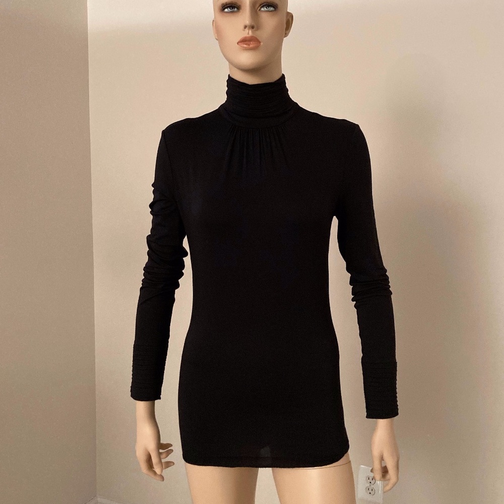 STRENESSE / BLACK TOP  / PLEATED NECK & CUFFS / SIZE US 4 / ITALIAN 36 / NWOT